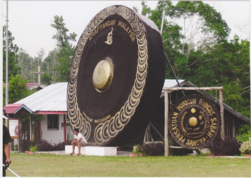 A local village devoted to making gongs. Gongs come in all different shapes and sizes and are used for religious ceremonies, music, and festivals.